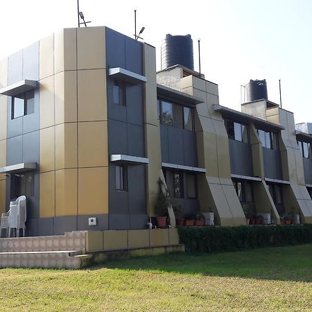 Savshanti Lake Resort 萨普塔拉 外观 照片