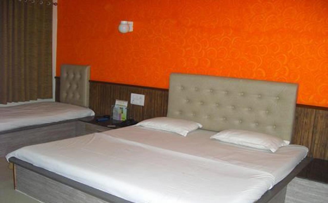 Savshanti Lake Resort 萨普塔拉 外观 照片