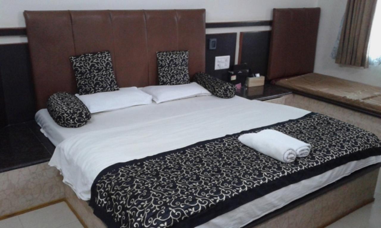 Savshanti Lake Resort 萨普塔拉 外观 照片