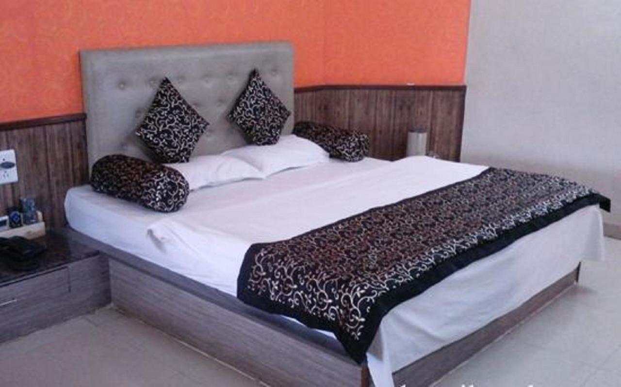 Savshanti Lake Resort 萨普塔拉 外观 照片
