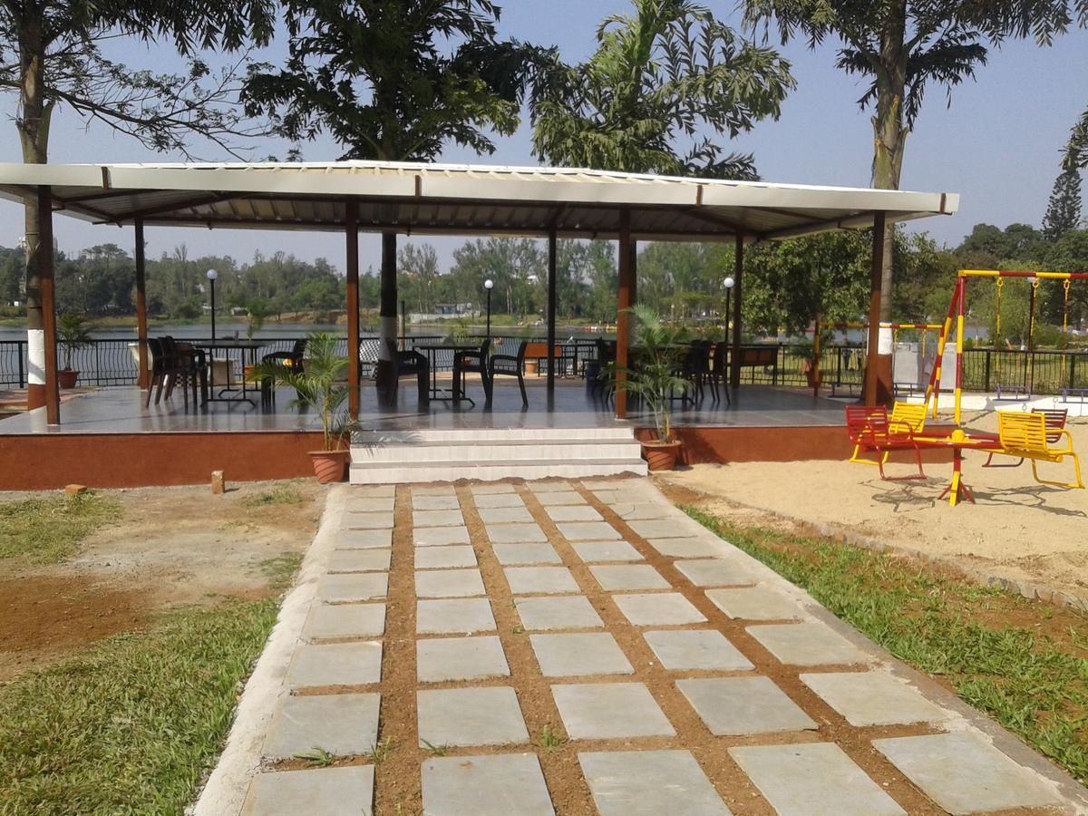 Savshanti Lake Resort 萨普塔拉 外观 照片