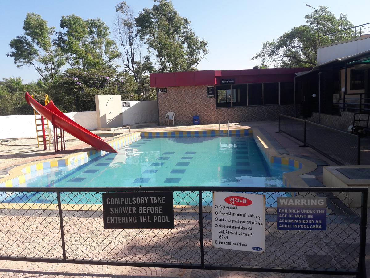 Savshanti Lake Resort 萨普塔拉 外观 照片