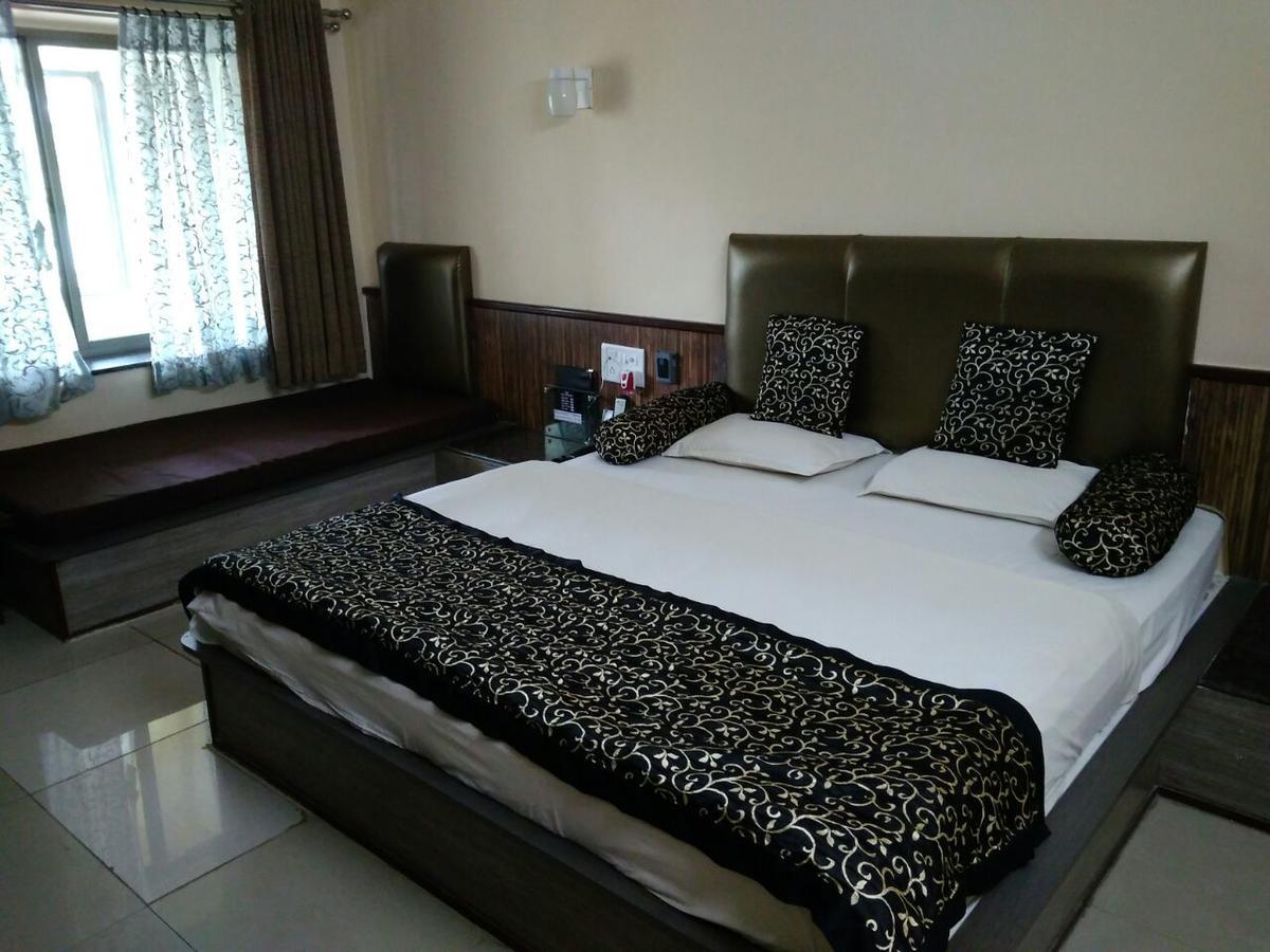 Savshanti Lake Resort 萨普塔拉 外观 照片