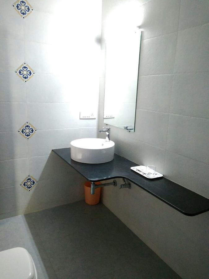 Savshanti Lake Resort 萨普塔拉 外观 照片