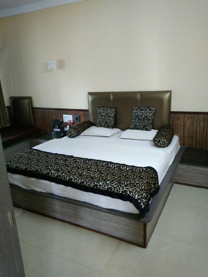 Savshanti Lake Resort 萨普塔拉 外观 照片