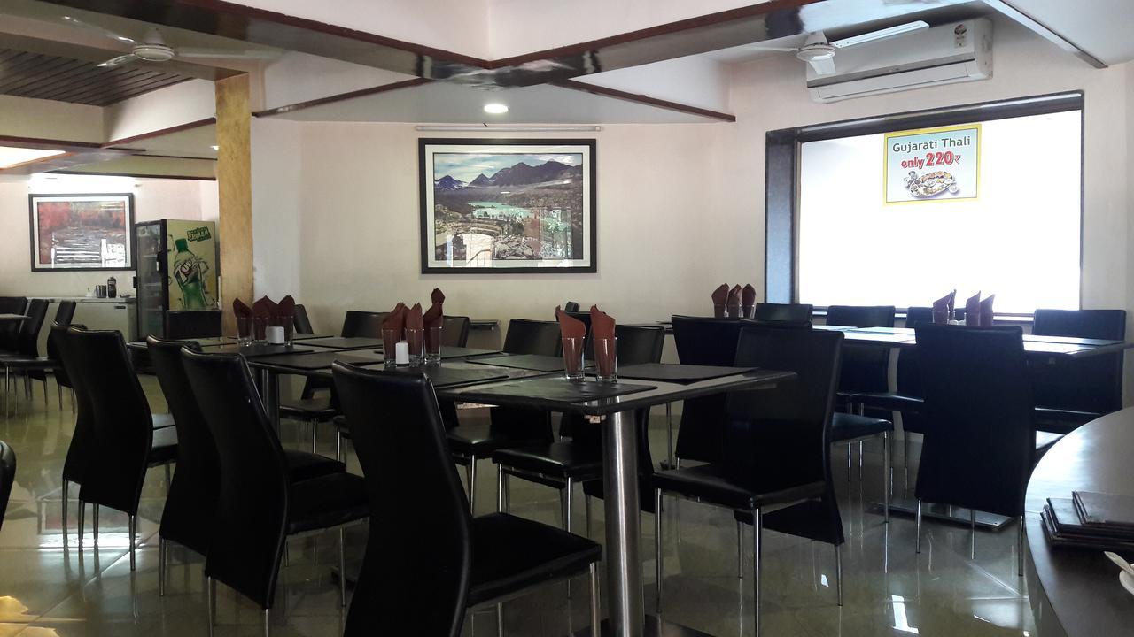 Savshanti Lake Resort 萨普塔拉 外观 照片