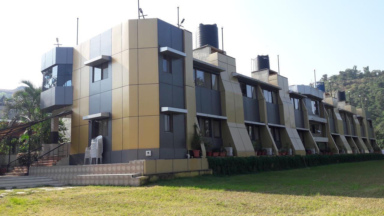 Savshanti Lake Resort 萨普塔拉 外观 照片