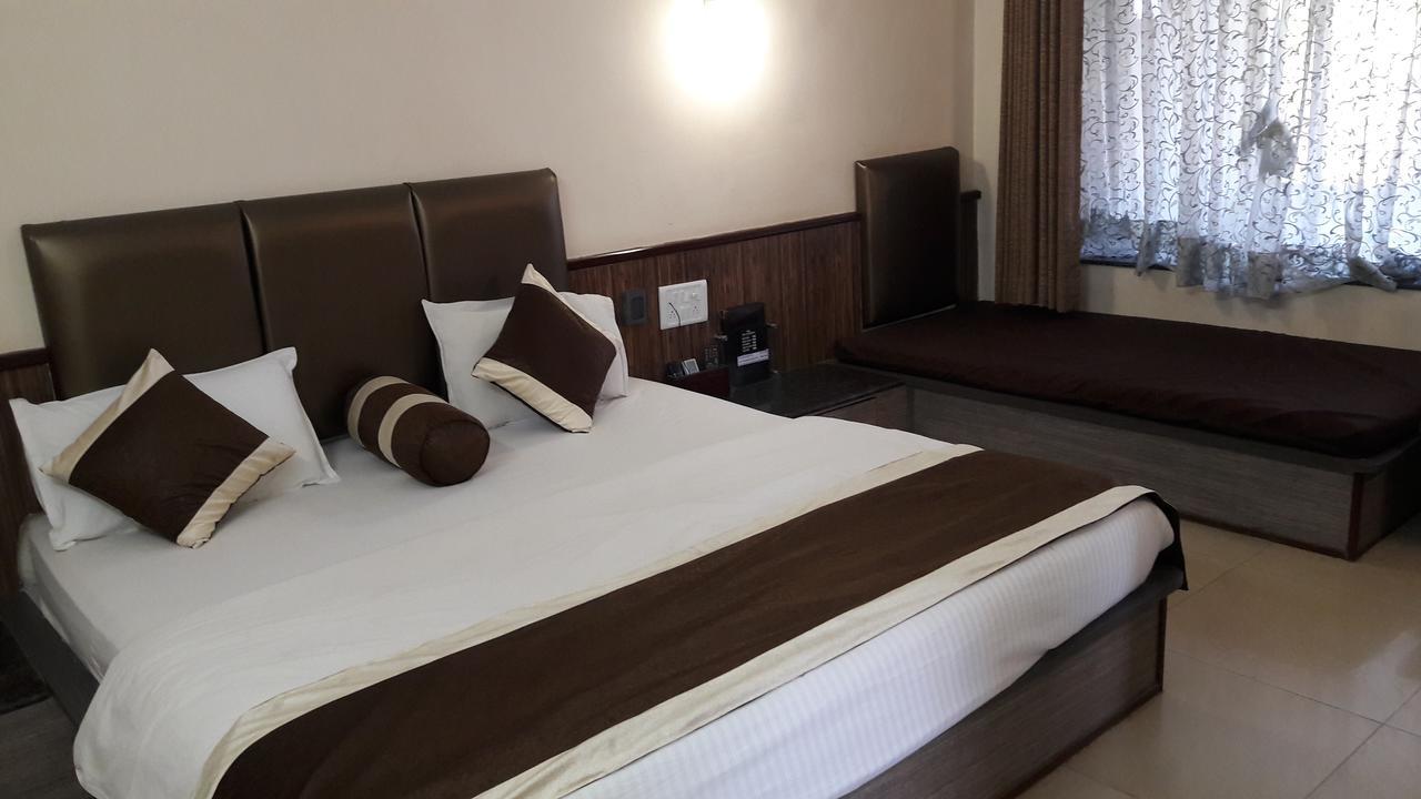 Savshanti Lake Resort 萨普塔拉 外观 照片