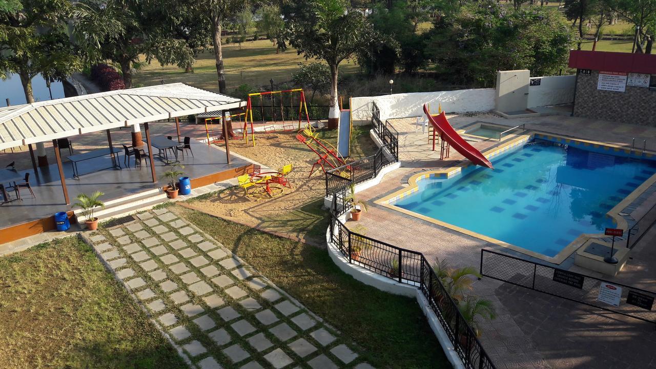 Savshanti Lake Resort 萨普塔拉 外观 照片
